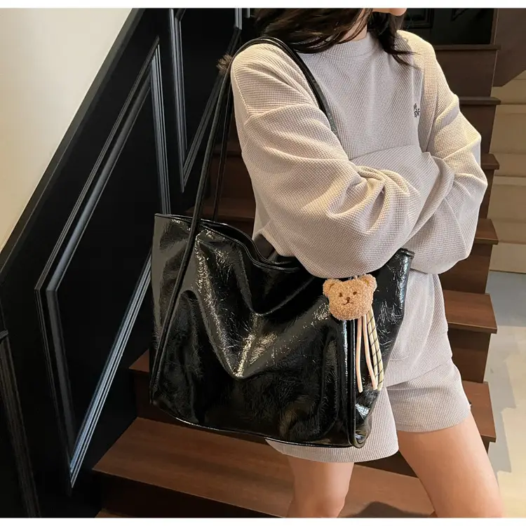 Women's Large Capacity Beige Shoulder Bag with Bear Earrings — feature 27