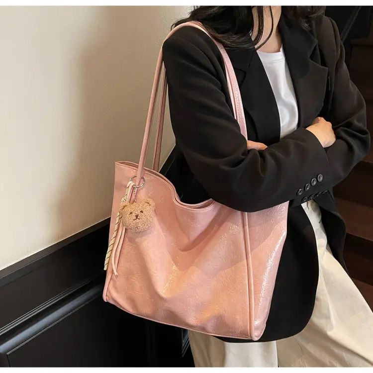Women's Large Capacity Beige Shoulder Bag with Bear Earrings — feature 31