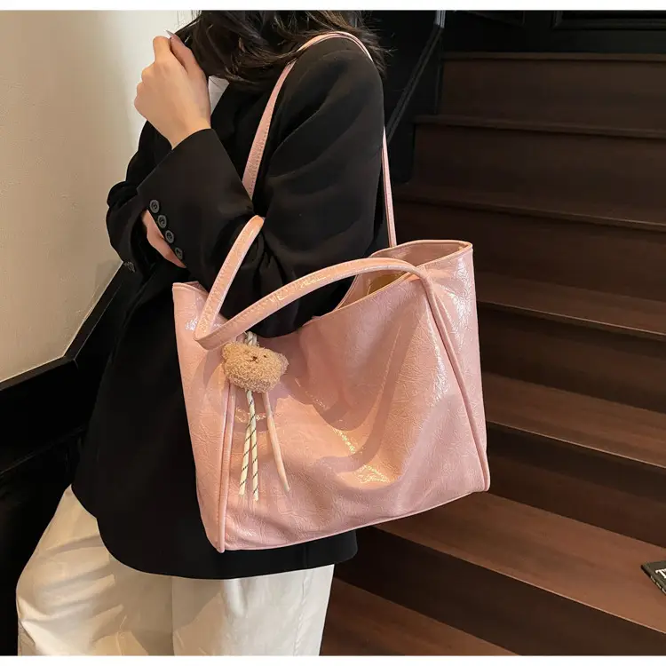 Women's Large Capacity Beige Shoulder Bag with Bear Earrings — feature 32