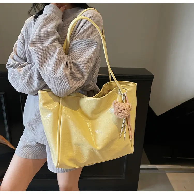 Women's Large Capacity Beige Shoulder Bag with Bear Earrings — feature 34