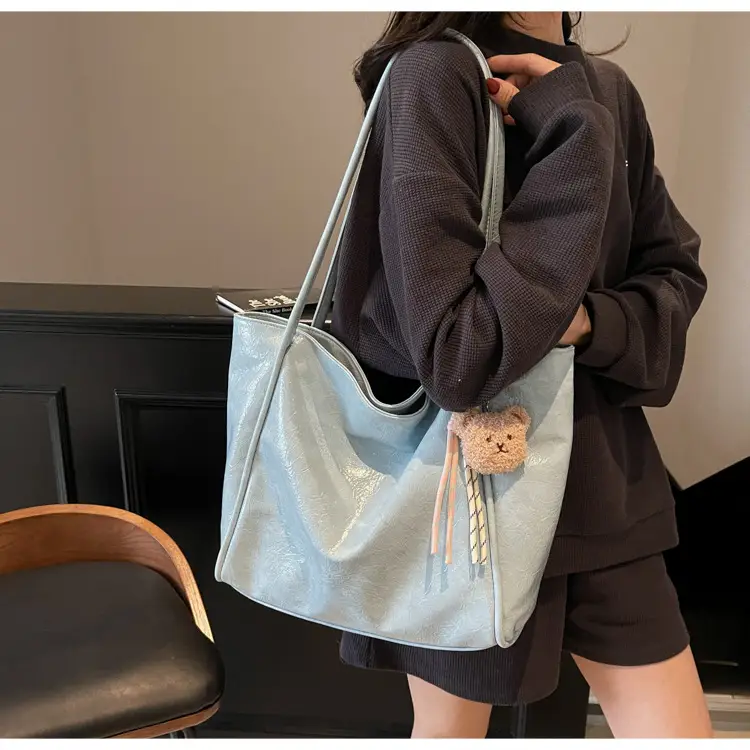 Women's Large Capacity Beige Shoulder Bag with Bear Earrings — feature 35