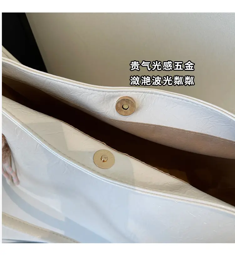 Women's Large Capacity Beige Shoulder Bag with Bear Earrings — feature 4