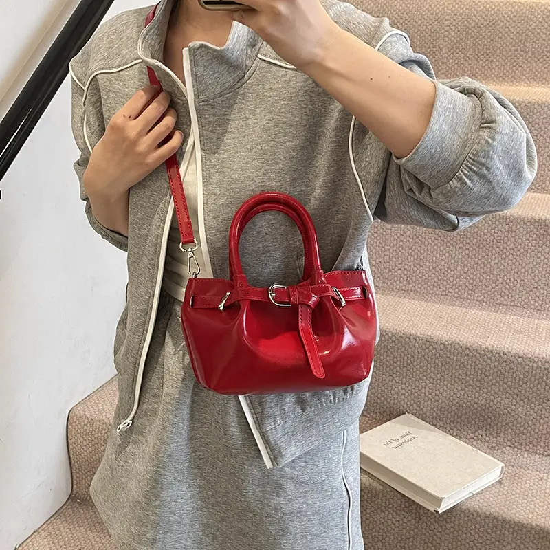 Silver Pleated Shoulder Bag for Women 2025 - Image 9