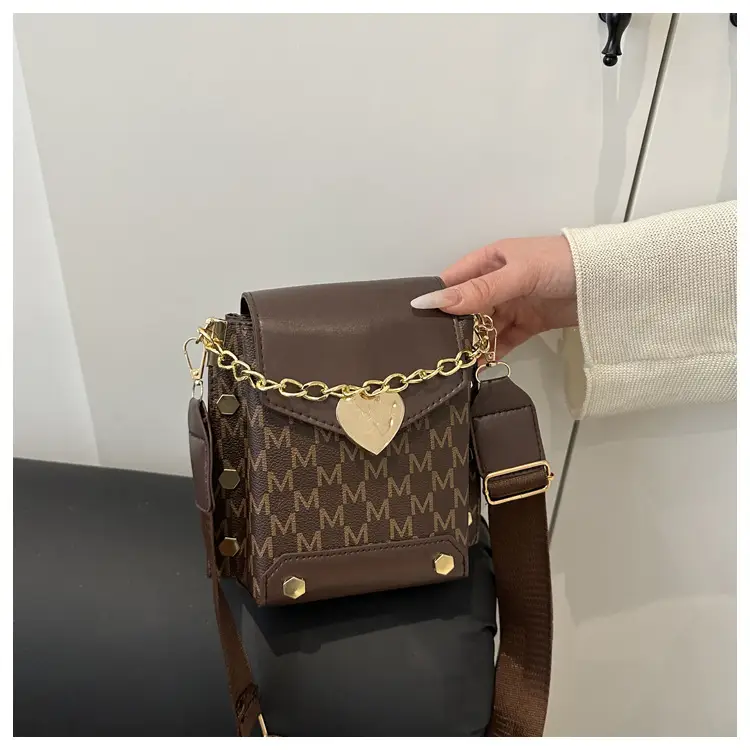 Black Chain Shoulder Bag for Women 2025 — feature 11