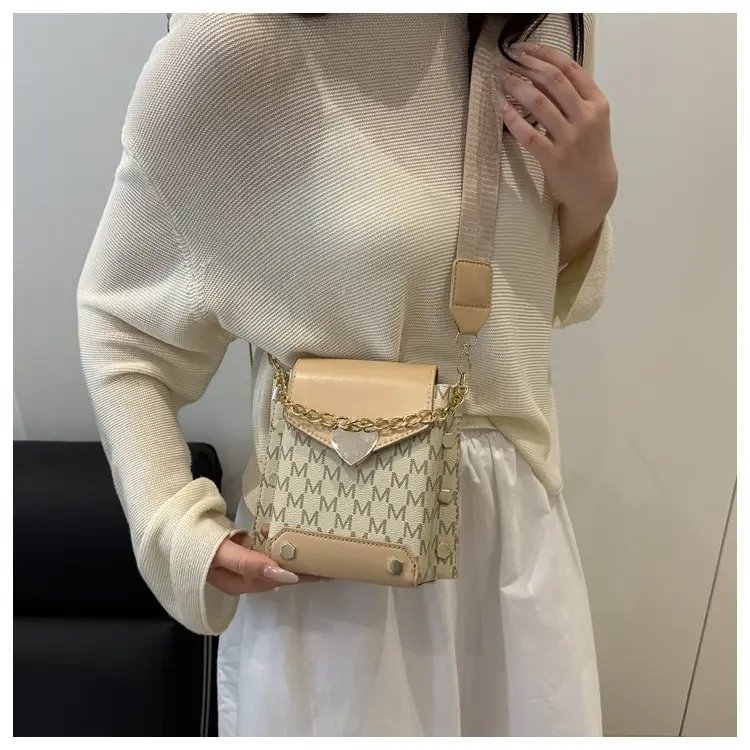 Black Chain Shoulder Bag for Women 2025 — feature 16