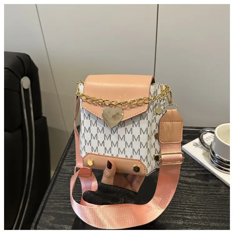 Black Chain Shoulder Bag for Women 2025 — feature 30
