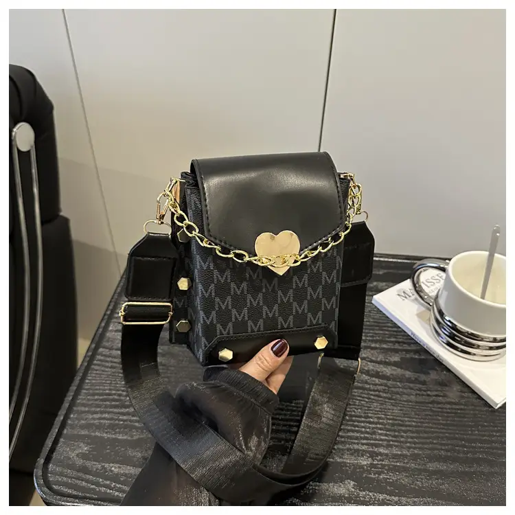 Black Chain Shoulder Bag for Women 2025 — feature 32