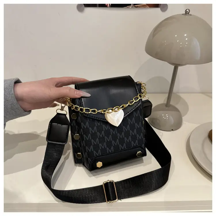 Black Chain Shoulder Bag for Women 2025 — feature 8
