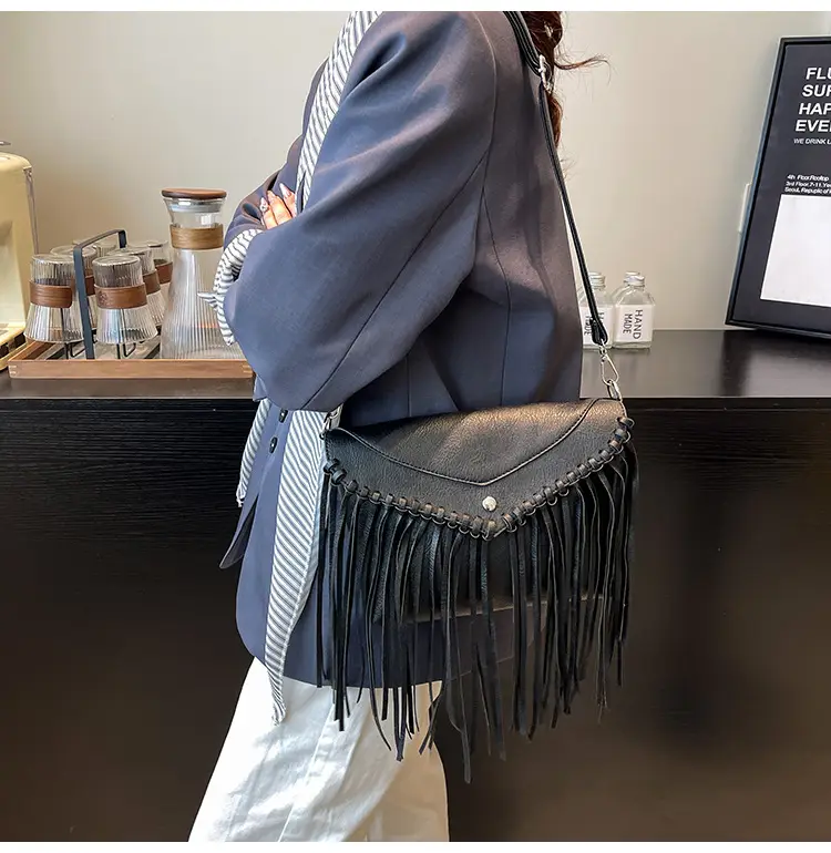 Women's Tassel Shoulder Bag Brown Leather 2025 — feature 10