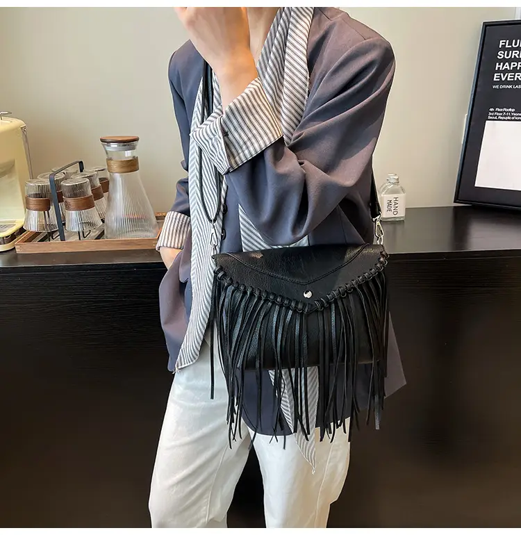 Women's Tassel Shoulder Bag Brown Leather 2025 — feature 11