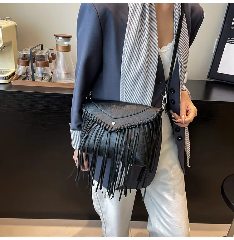 Women's Tassel Shoulder Bag Brown Leather 2025 — feature 12