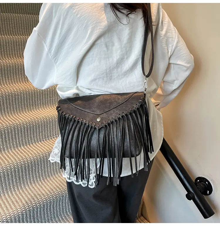 Women's Tassel Shoulder Bag Brown Leather 2025 — feature 13
