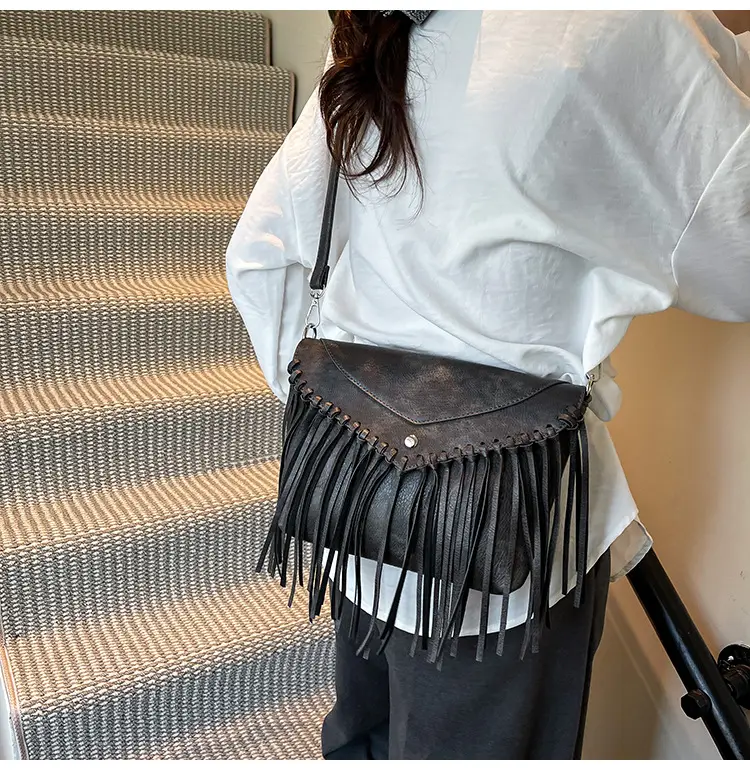 Women's Tassel Shoulder Bag Brown Leather 2025 — feature 15