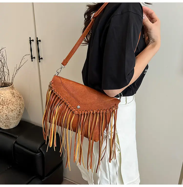 Women's Tassel Shoulder Bag Brown Leather 2025 — feature 6