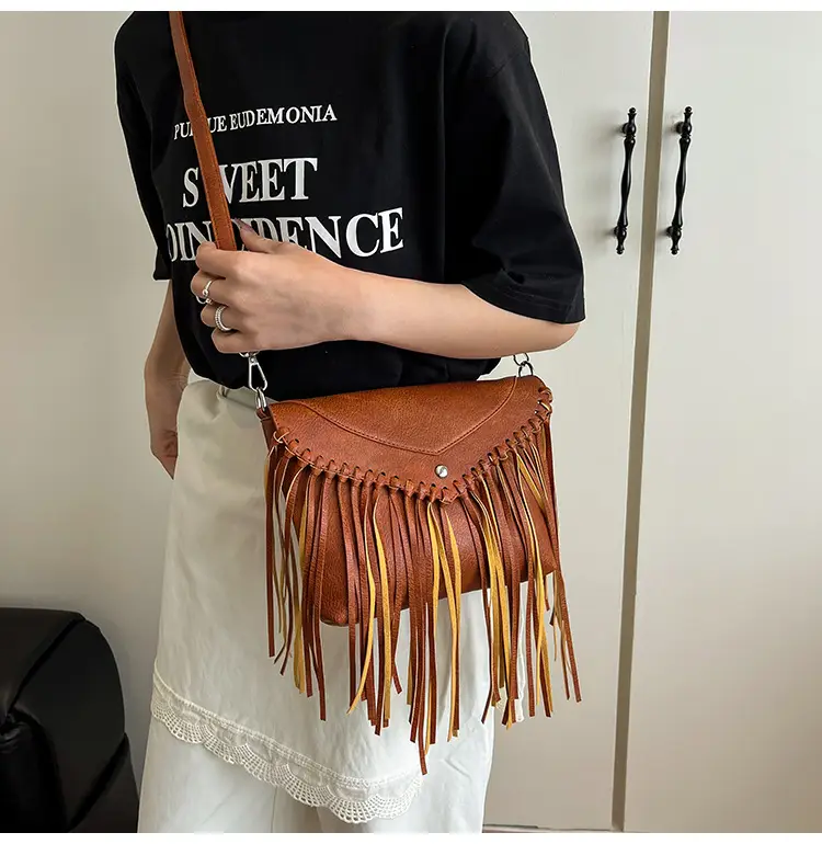 Women's Tassel Shoulder Bag Brown Leather 2025 — feature 7