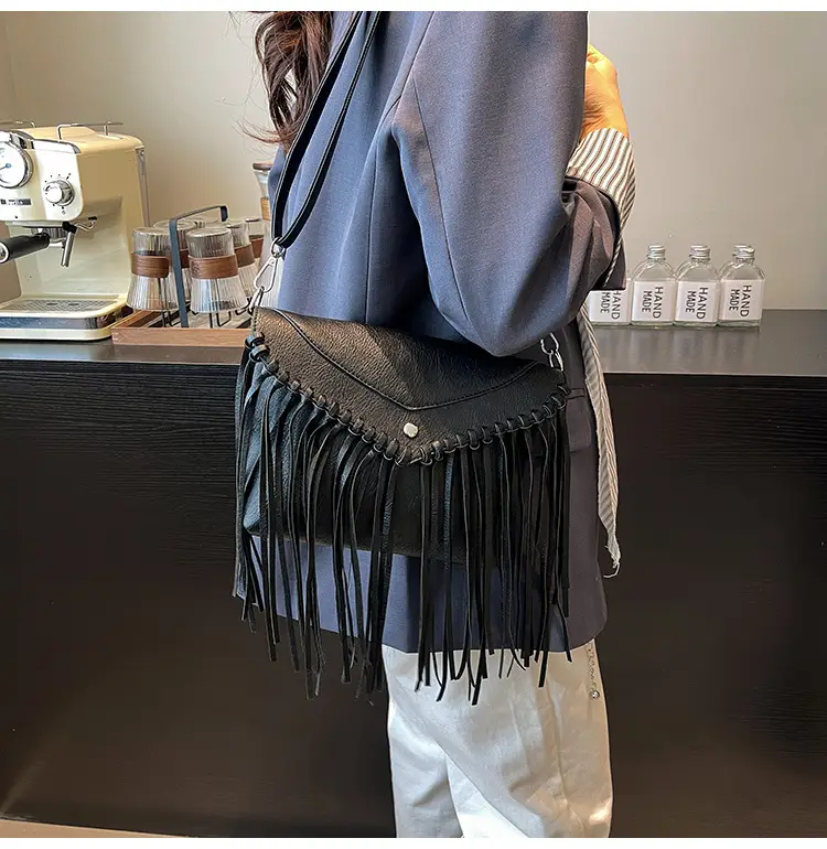 Women's Tassel Shoulder Bag Brown Leather 2025 — feature 9