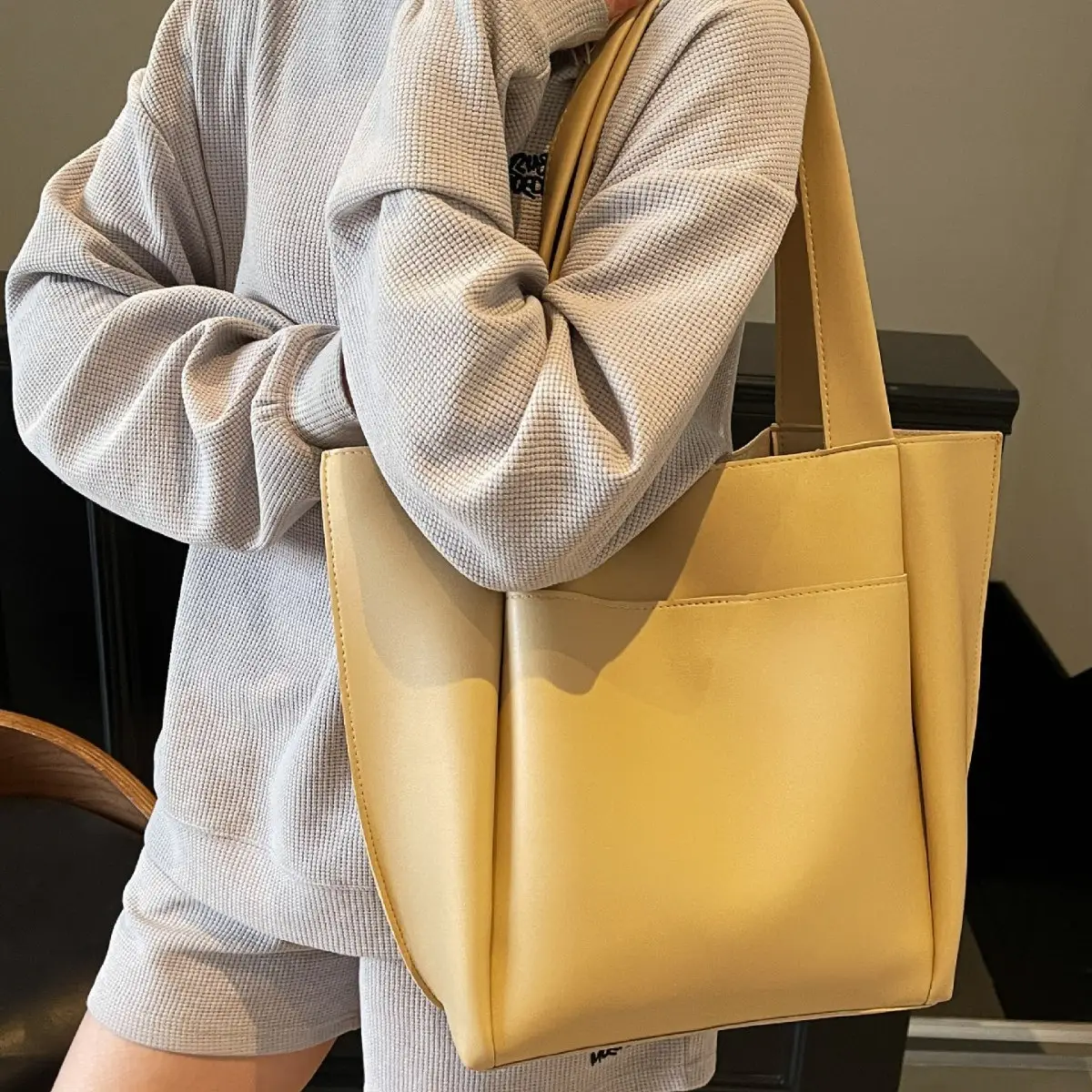 Women's Large Capacity Leather Tote Bag Brown 2026 - Image 9