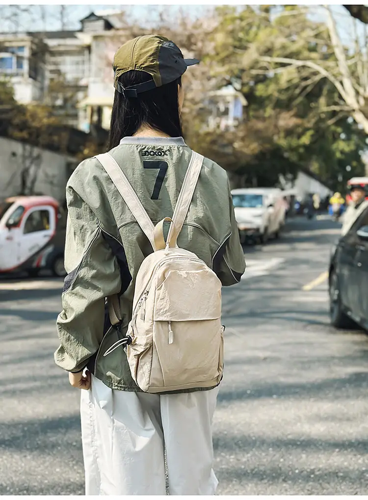 Men's Green Crossbody Backpack with Multiple Pockets — feature 18