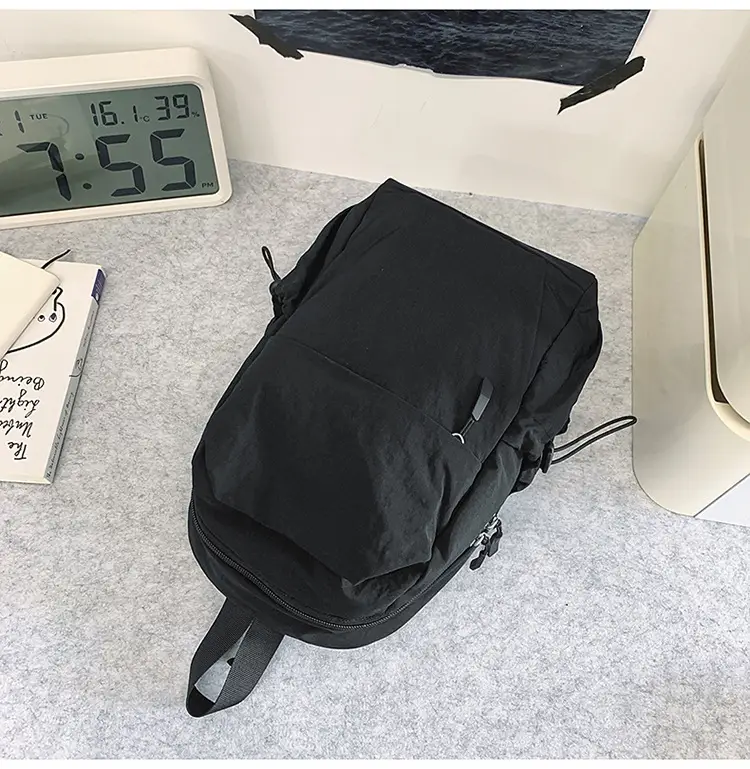 Men's Green Crossbody Backpack with Multiple Pockets — feature 40