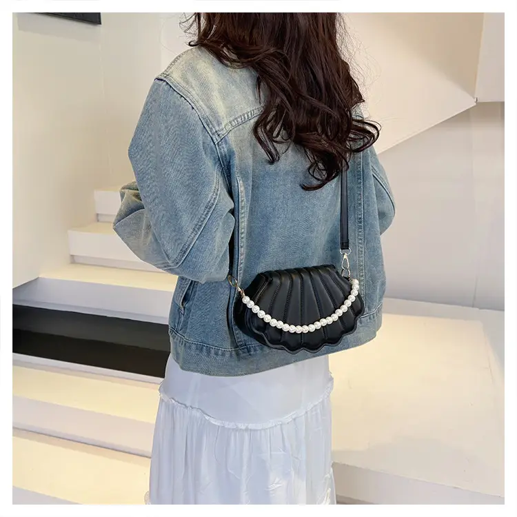 Women's Pearl Chain Shoulder Crossbody Bag 2025 — feature 15