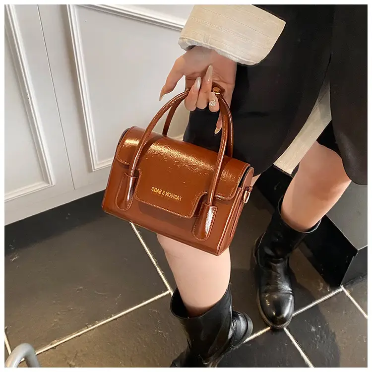 Women's White Leather Shoulder Bag 2025 New Fashion — feature 11