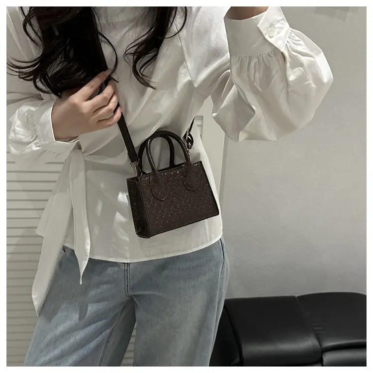 Women's Black Woven Shoulder Crossbody Bag 2025 — feature 10