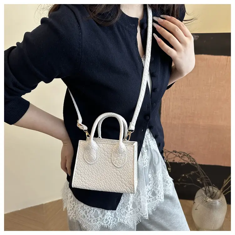 Women's Black Woven Shoulder Crossbody Bag 2025 — feature 12