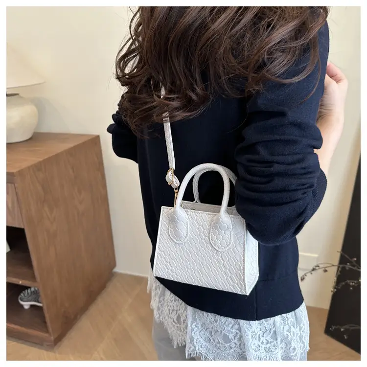 Women's Black Woven Shoulder Crossbody Bag 2025 — feature 13