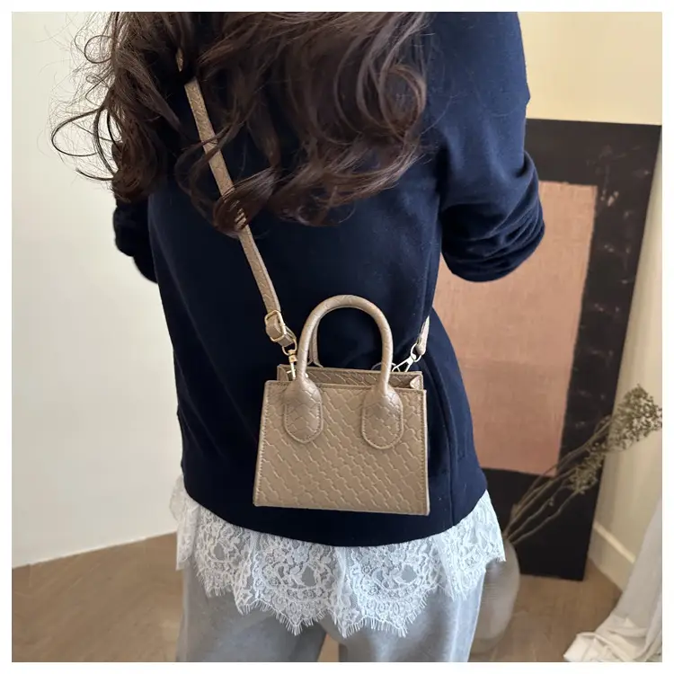 Women's Black Woven Shoulder Crossbody Bag 2025 — feature 15