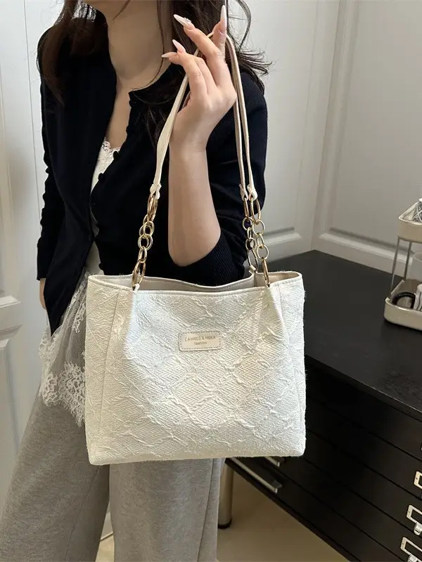 Women's 2025 New Fashion Shoulder Bag with Gold Plated Chain