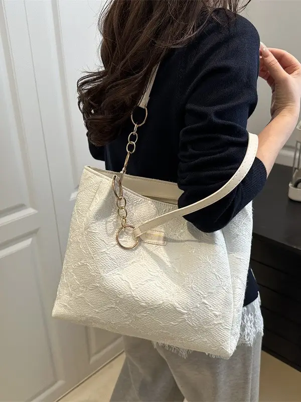 Women's 2025 New Fashion Shoulder Bag with Gold Plated Chain