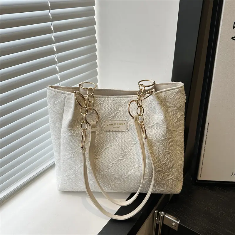 Women's 2025 New Fashion Shoulder Bag with Gold Plated Chain