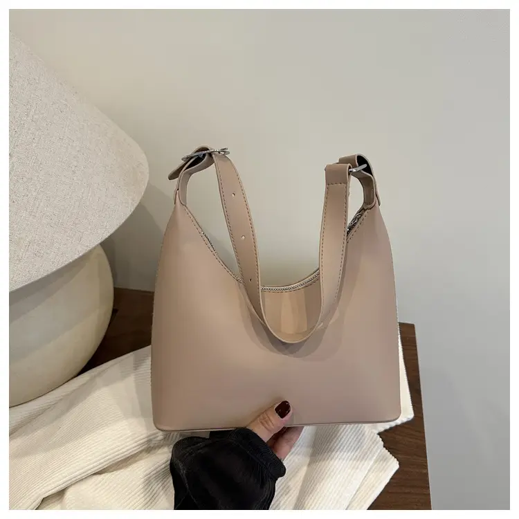Women Retro Underarm Bag Silver 2026 — feature 8