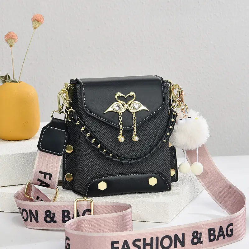 Black Textured Crossbody Bag for Women 2025 - Image 7