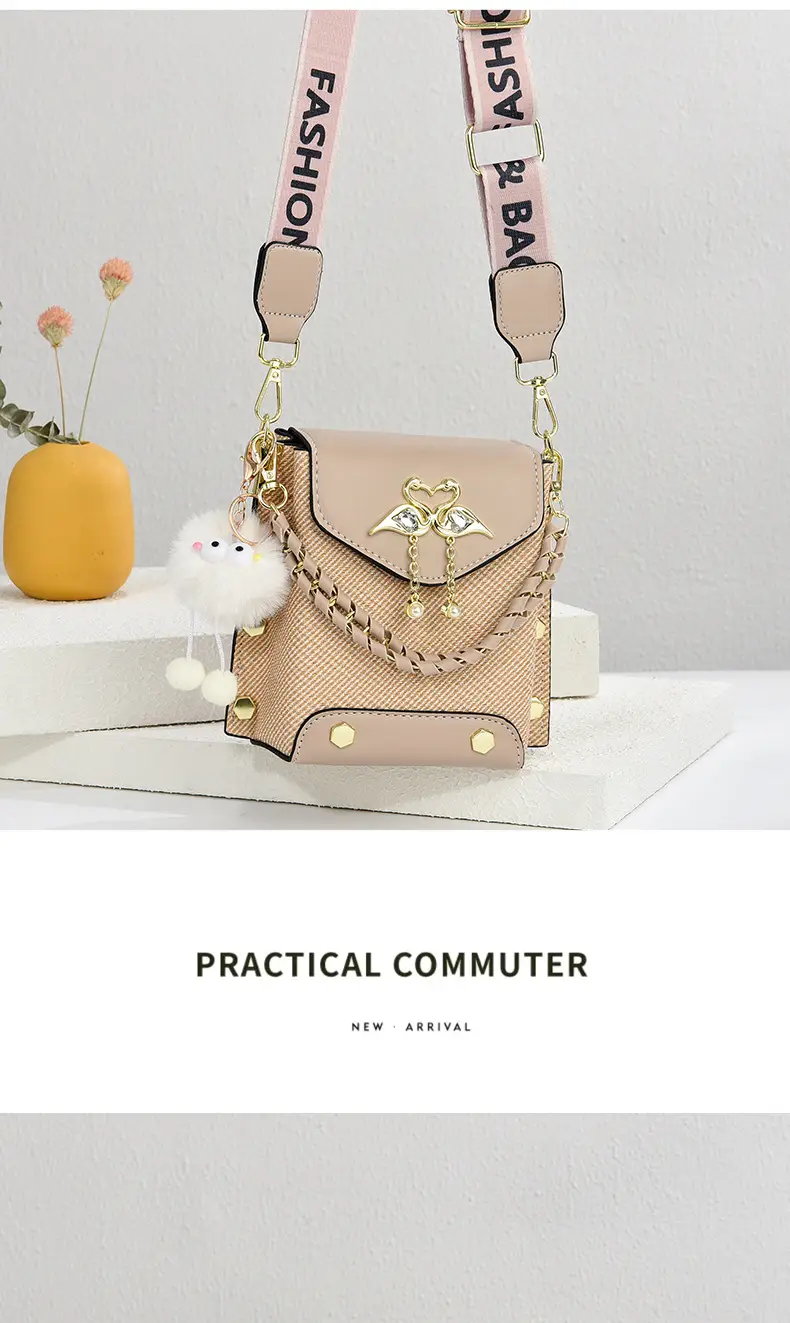 Black Textured Crossbody Bag for Women 2025 — feature 3