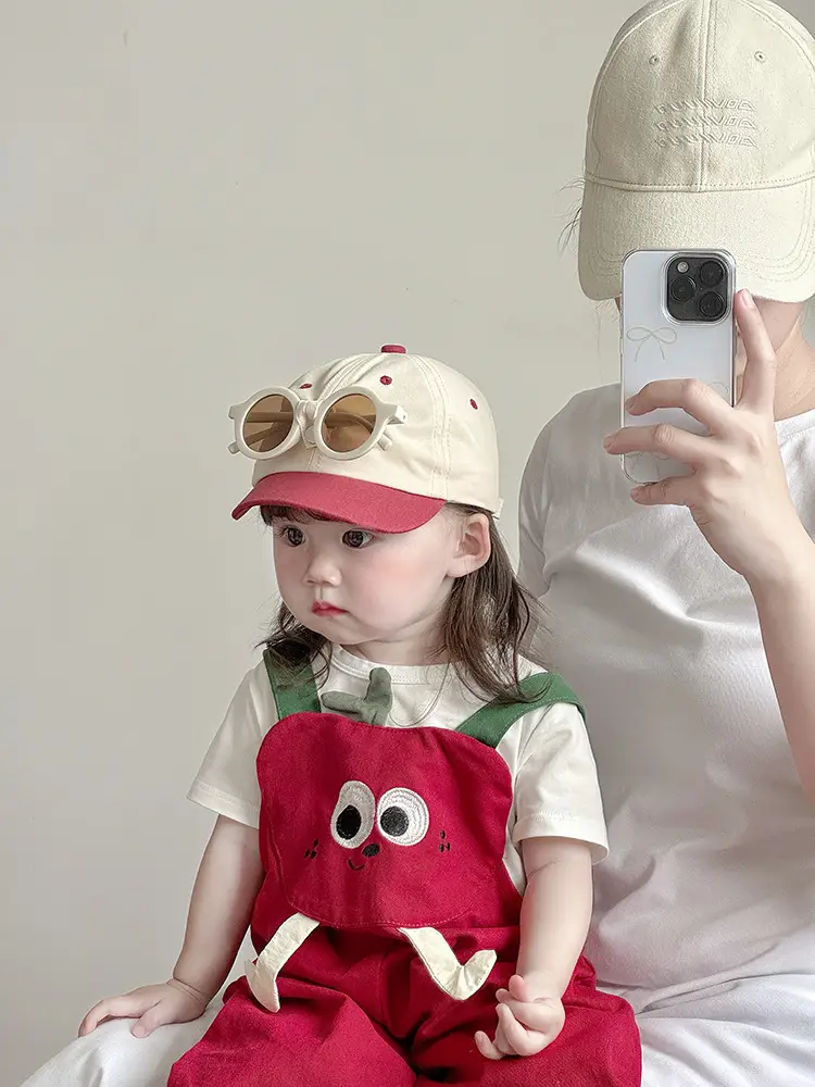 Kids Baseball Cap with Sunglasses Beige Black — feature 2