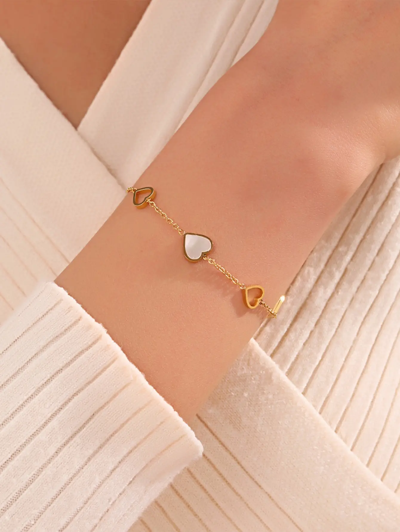 Hollow Heart Titanium Bracelet Gold Tone — feature 1