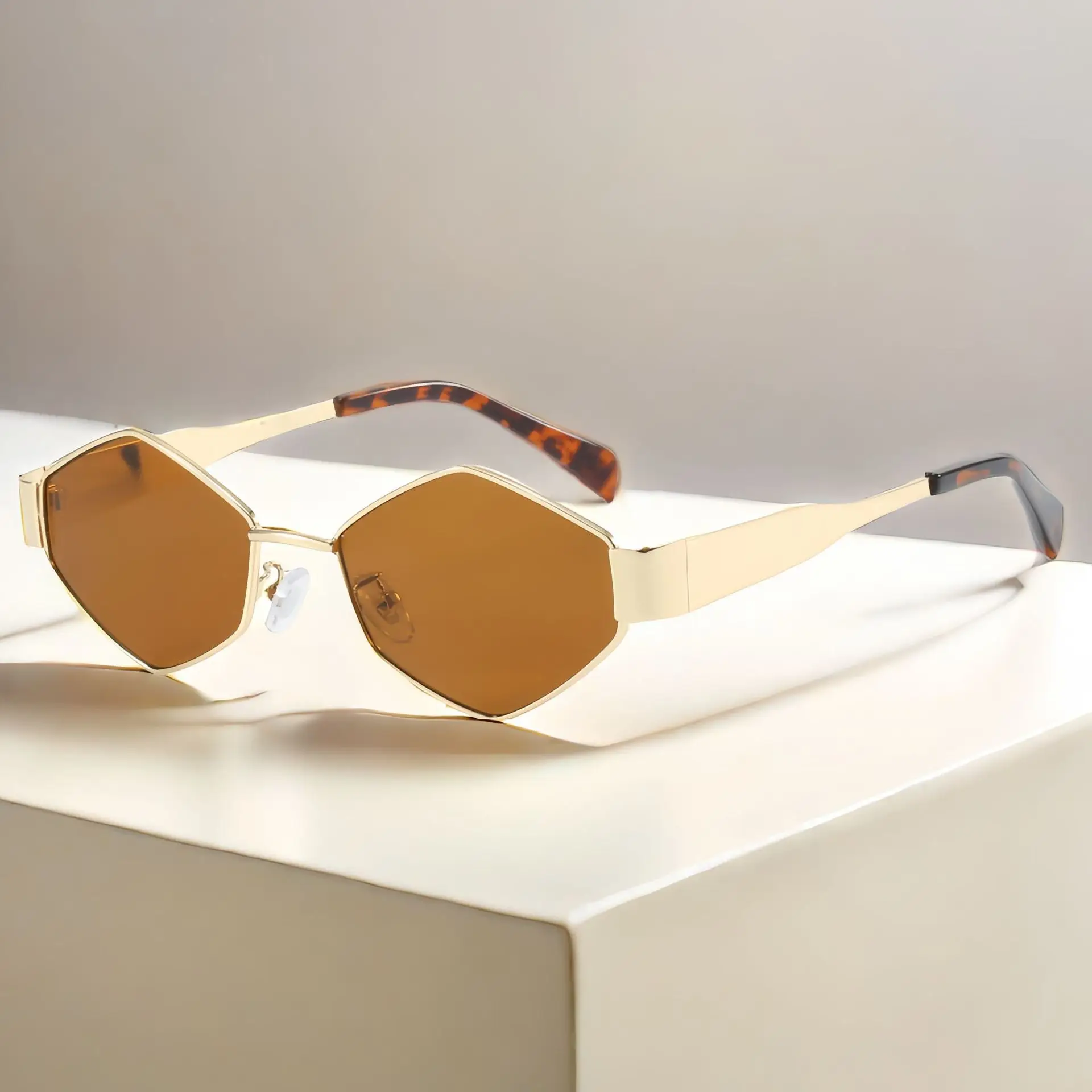 Retro Metal Sunglasses UV Resistant Women's Outdoor Fashion