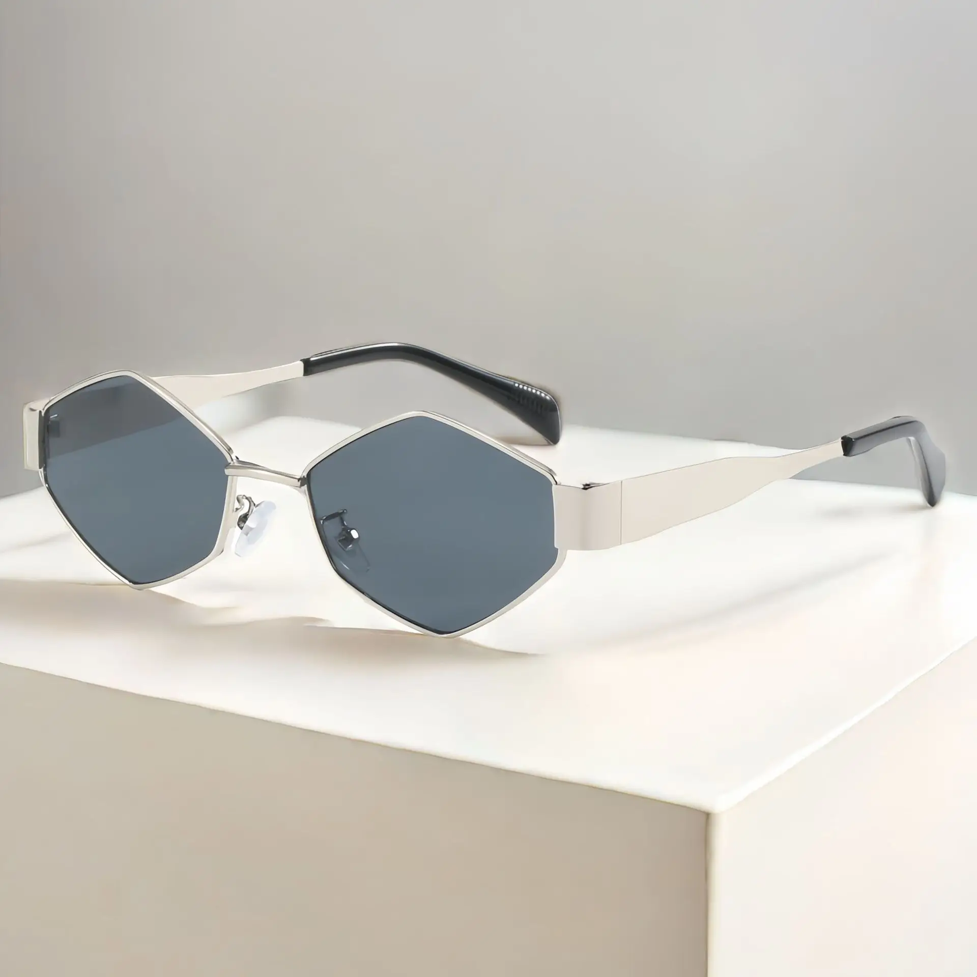 Retro Metal Sunglasses UV Resistant Women's Outdoor Fashion - Image 12