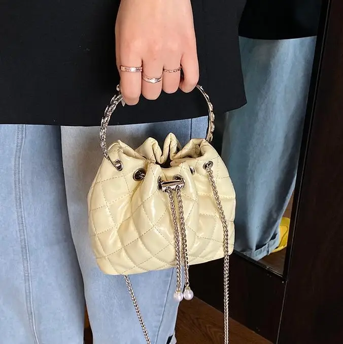 Black Diamond Chain Bucket Bag for Women 2025 - Image 9