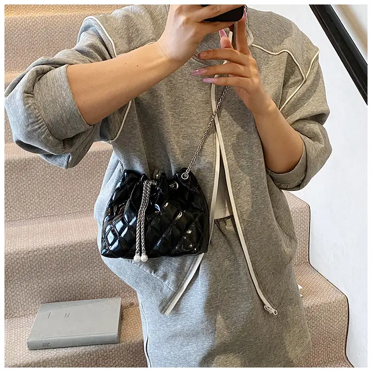 Black Diamond Chain Bucket Bag for Women 2025 — feature 23