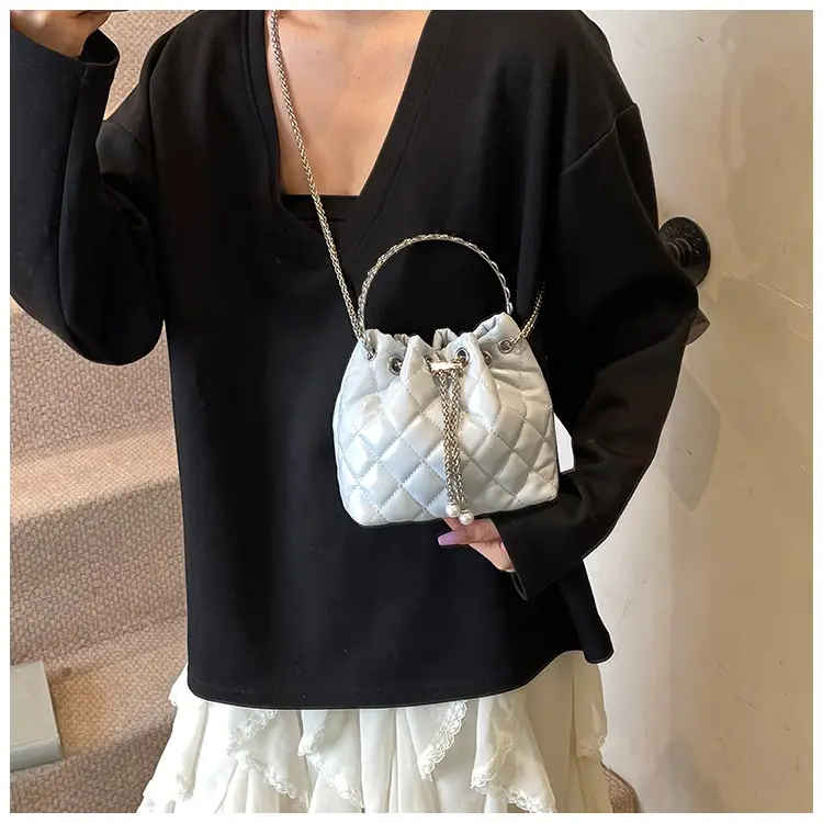 Black Diamond Chain Bucket Bag for Women 2025 — feature 26