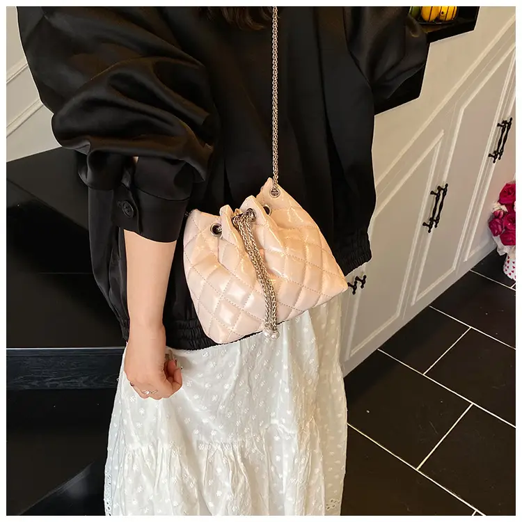 Black Diamond Chain Bucket Bag for Women 2025 — feature 27