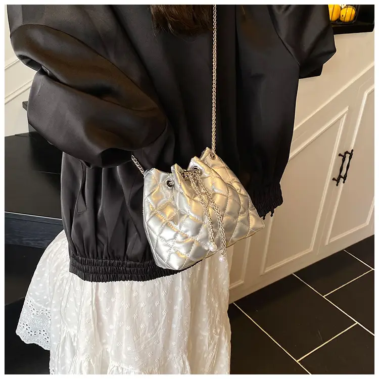 Black Diamond Chain Bucket Bag for Women 2025 — feature 29