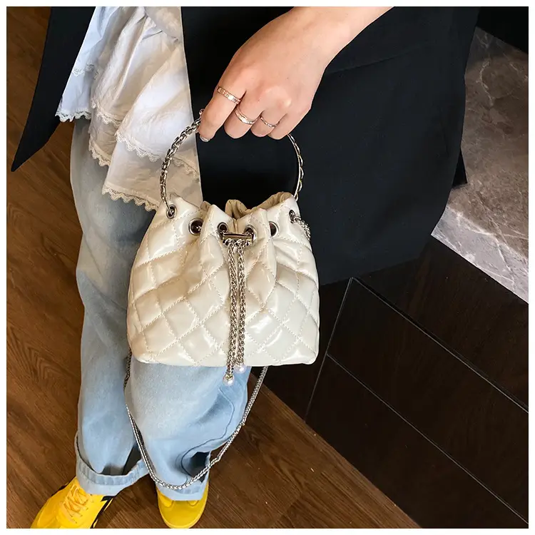 Black Diamond Chain Bucket Bag for Women 2025 — feature 33