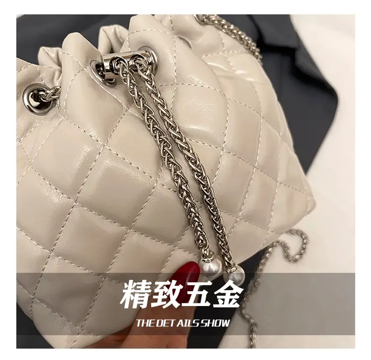 Black Diamond Chain Bucket Bag for Women 2025 — feature 6