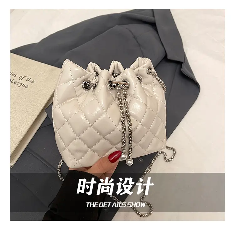 Black Diamond Chain Bucket Bag for Women 2025 — feature 7