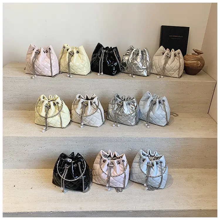 Black Diamond Chain Bucket Bag for Women 2025 — feature 9