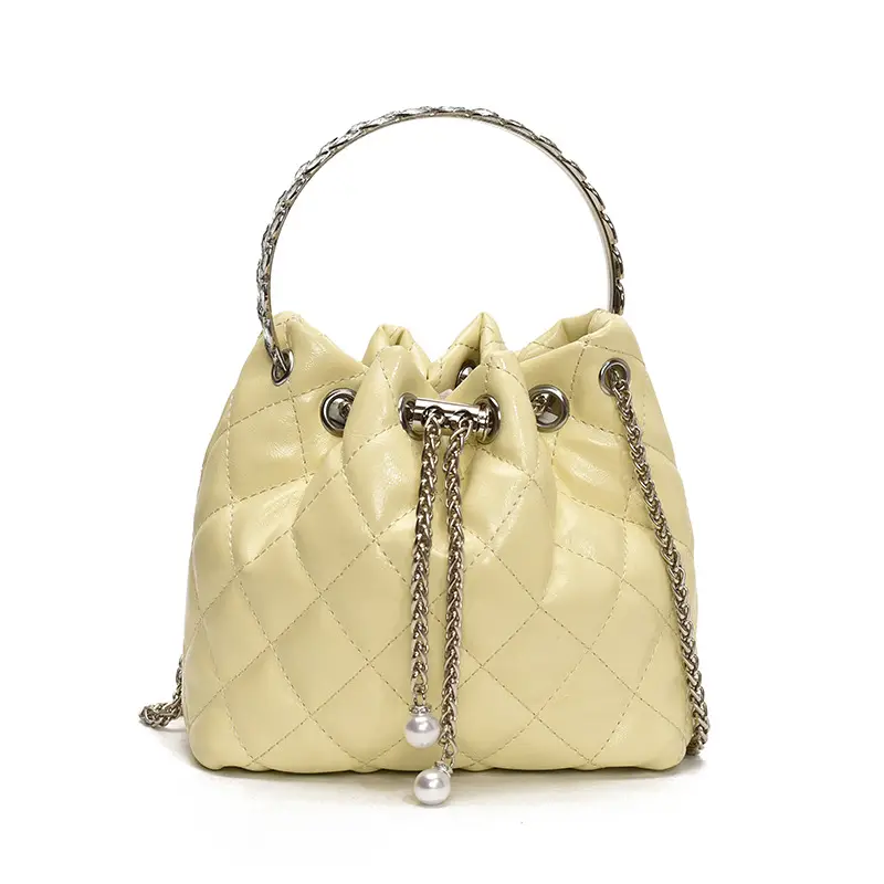 Black Diamond Chain Bucket Bag for Women 2025 - Image 4