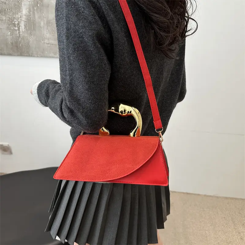 Luxury Gold Handle Shoulder Bag for Women - Image 8